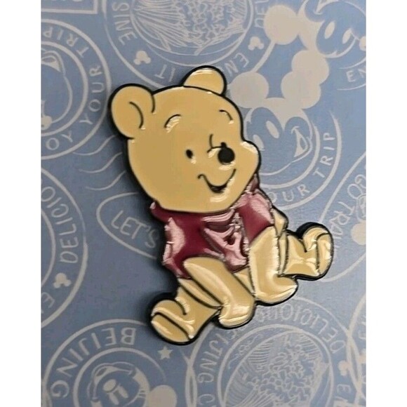NEW Disney Trading Pin With Playing Card Baby Pooh Bear - Picture 1 of 3
